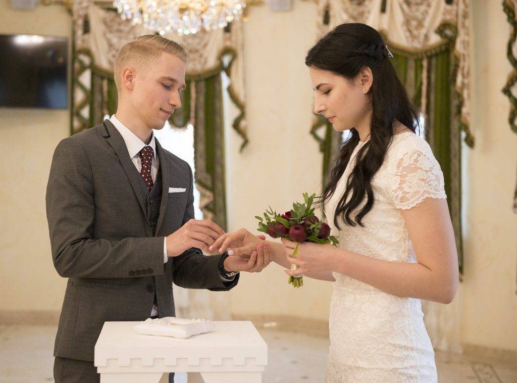 Свадьба во время коронавируса: отменять торжество или организовать безопасный праздник?