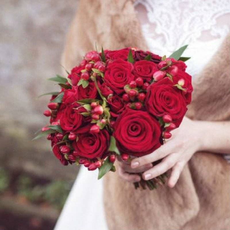 Свадебный букет из кустовых роз? и фрезий – варианты [2019] для невесты своими руками с белыми & красными цветами, а также фото