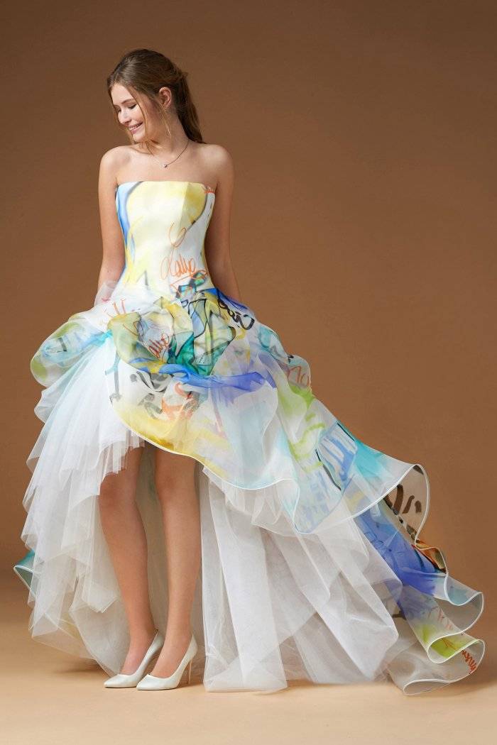 Стильные цветные свадебные платья – обзор модных моделей для невест