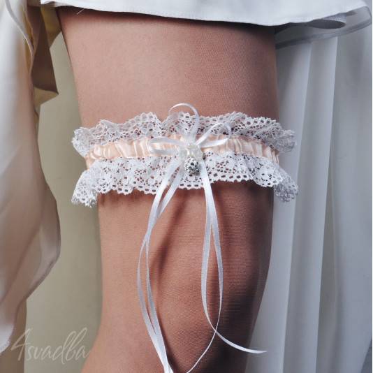 Чем заменить бросание подвязки на свадьбе?