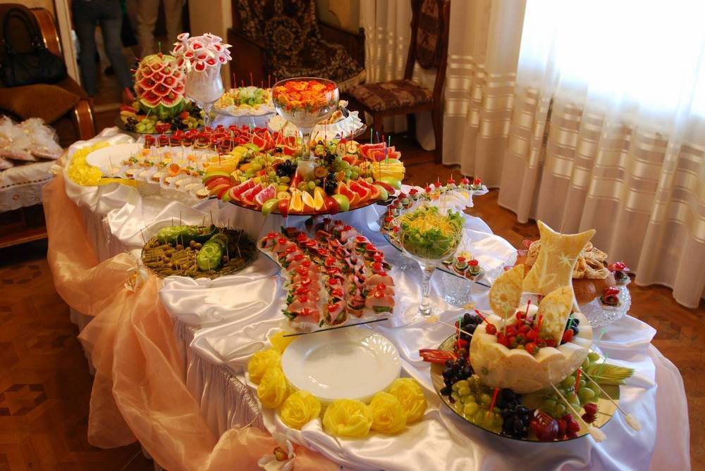 Какие фрукты поставить на свадебный стол и в каком количестве? красивое оформление фруктовой нарезки