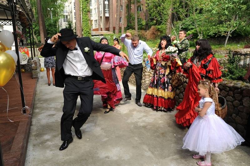 Прикольный выкуп невесты в цыганском стиле
