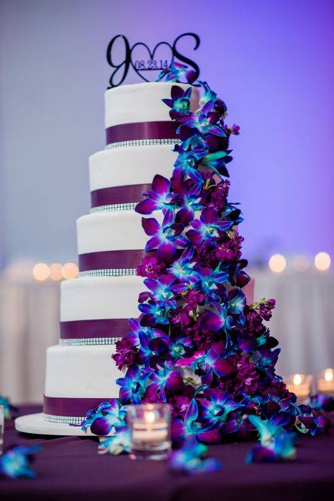 Фиолетовый свадебный торт - идеи оформления с фото