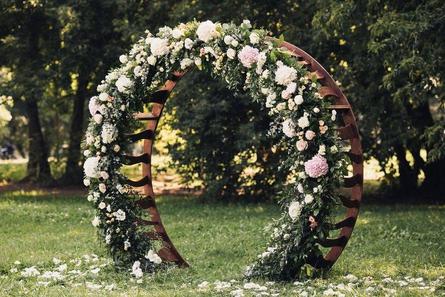 Оформляем арку для свадьбы своими руками: как сделать деревянную, металлическую и пластиковую из цветов, шаров и лент