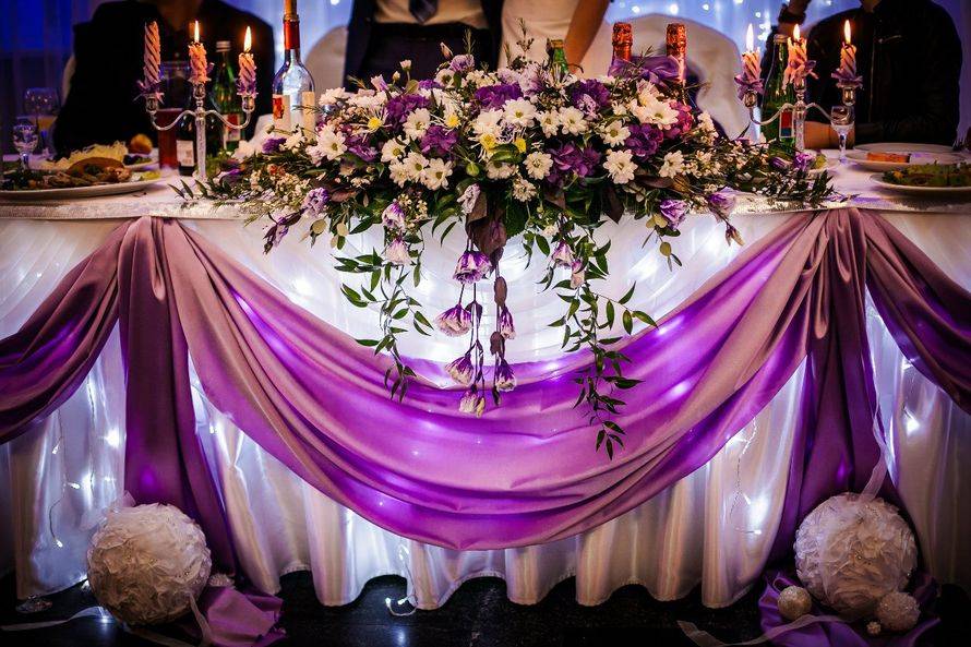 Свадьба в сиреневом цвете – оформление зала и стола