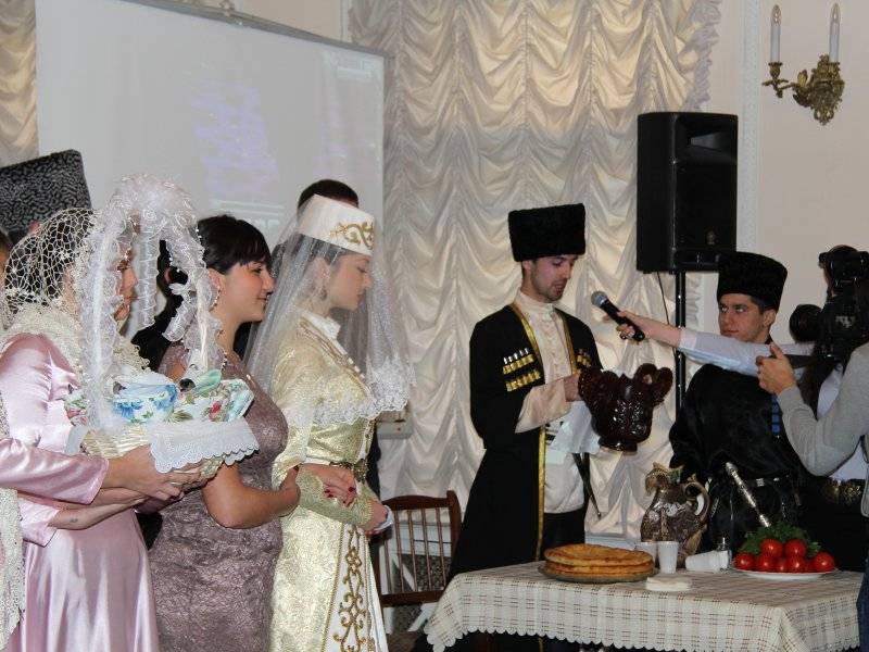 Народные традиции на осетинской свадьбе