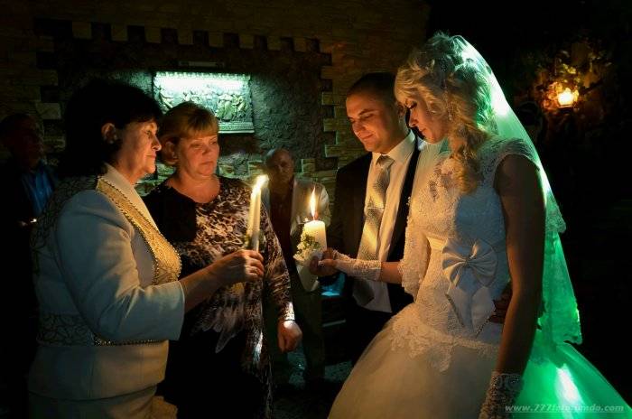 Родители передают семейный очаг слова. традиция «зажжение семейного очага» на свадьбе: текст и практические советы - стильная леди