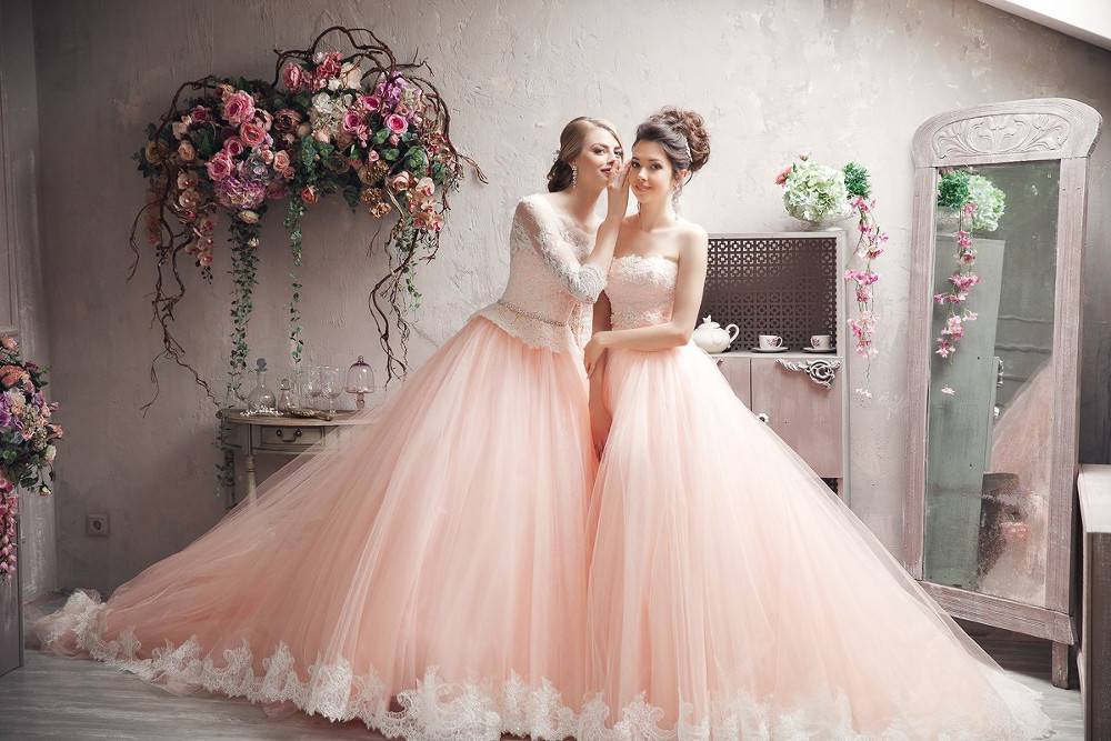 Розовое платье на свадьбу: 100 красивых и стильных фото современных фасонов