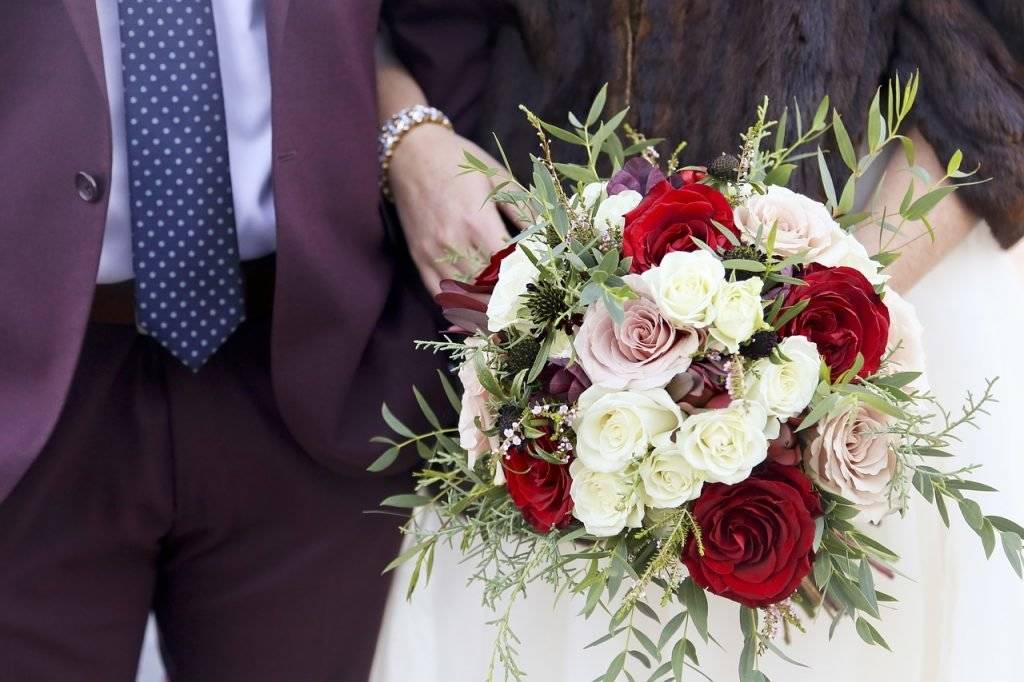 Букет невесты из лент: фото, особенности, подбор атласных лент на свадьбу – красных, синих, белых, бирюзовых, голубых, композиции из роз своими руками