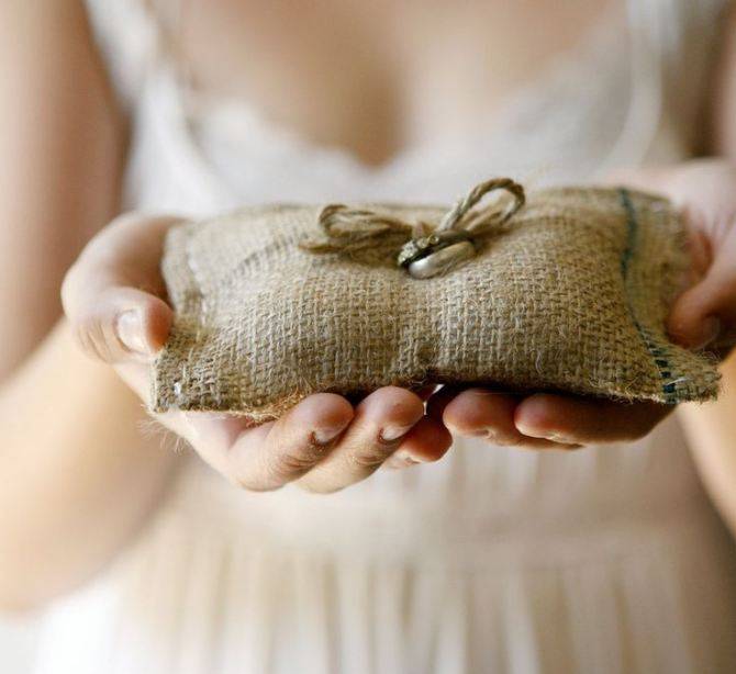 Свадебная подушечка для колец — варианты дизайна и мастер-класс по изготовлению своими руками
