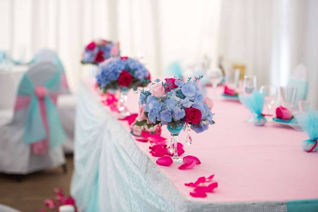 Пестрая свадьба в розово-голубых тонах