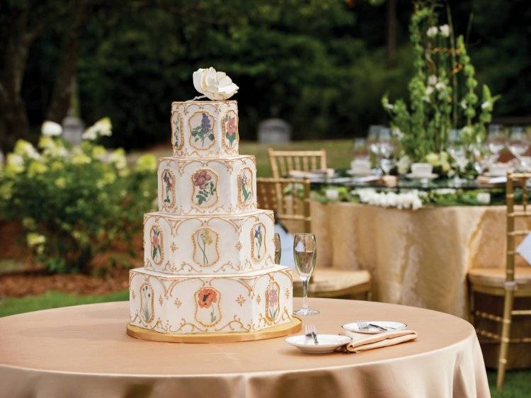 Трехъярусный свадебный торт – варианты [2019], фото кремового? & мастичного на подставке