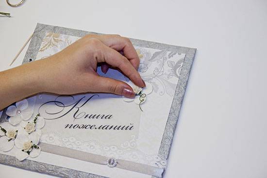 Книга пожеланий на свадьбу своими руками, как сделать листы и страницы, фото и шаблон, мастер-класс, что написать и чем можно заменить