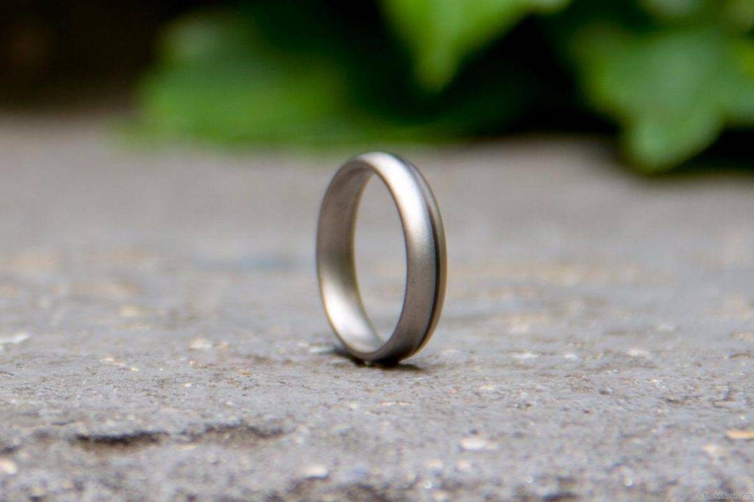 Как правильно обращаться с обручальным кольцом после развода?