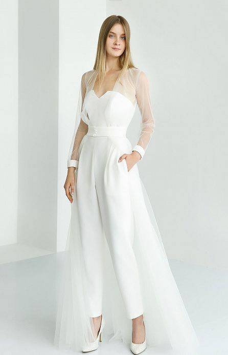 Свадебный костюм для невесты: с юбкой, брючный и комбинезон – женственные топ-идеи 2020 + фото
