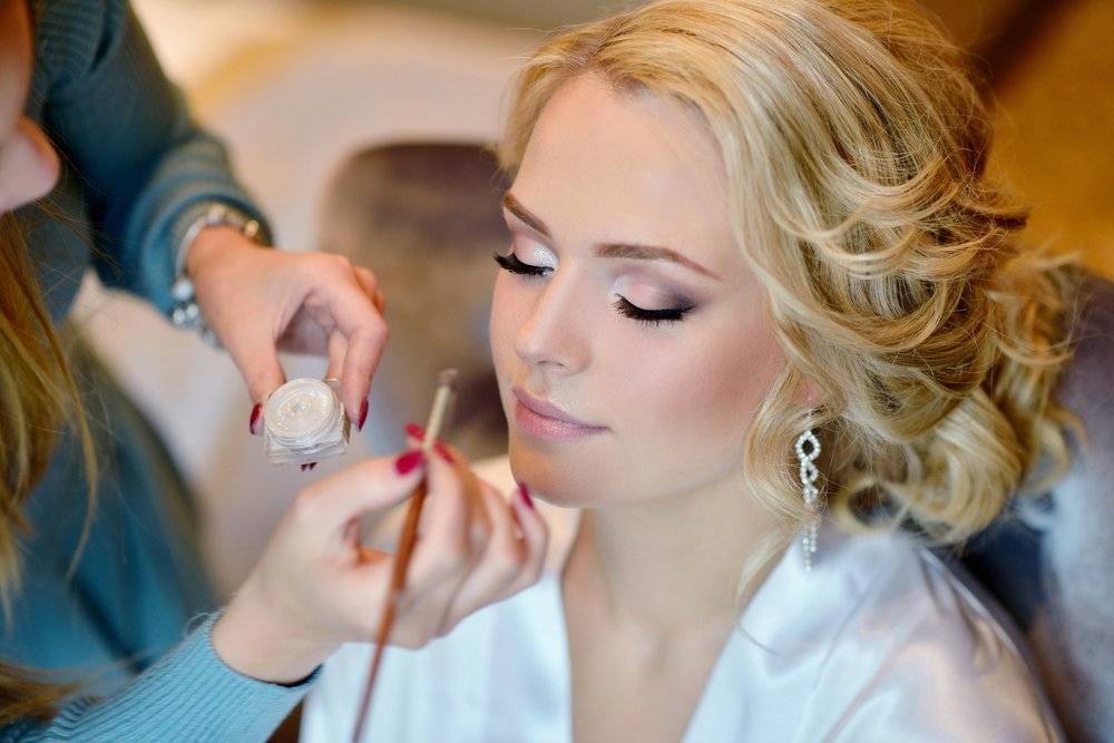 Как сделать яркий и нежный свадебный макияж для блондинки – идеи