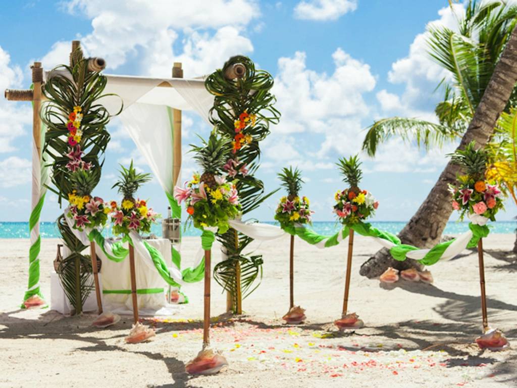 Тропическая свадьба: яркое и солнечное торжество