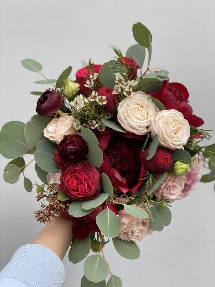 Свадебный букет марсала – стильные цветочные композиции для невесты