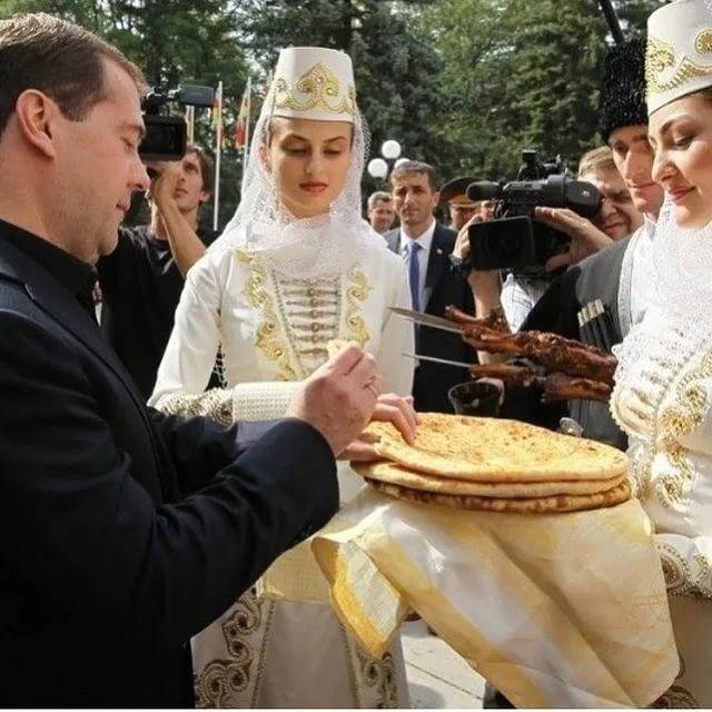 Три пирога на осетинской свадьбе