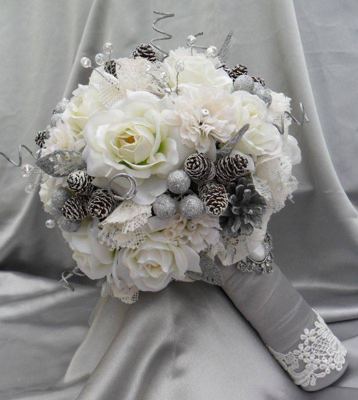 Зимний букет невесты - ключевая деталь образа.