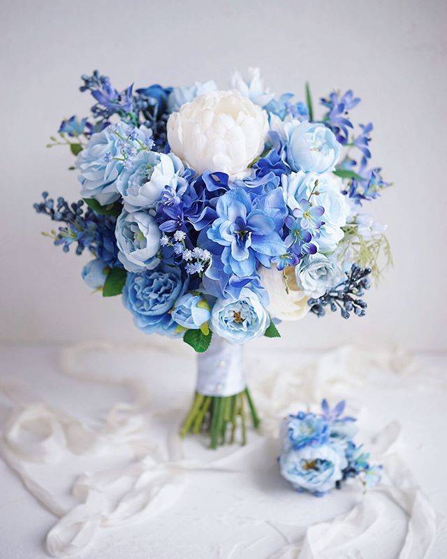 Синий свадебный букет невесты - какой выбрать и как сделать своими руками, фото