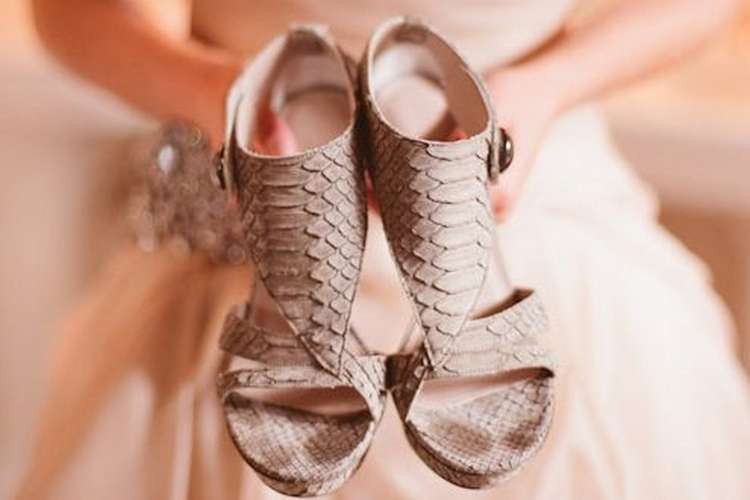 Платье и туфли невесты