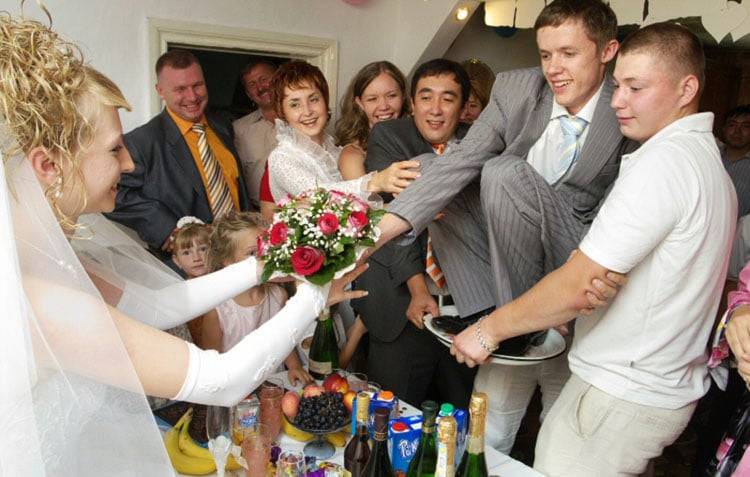 Обязанности свидетельницы на свадьбе. что нужно свидетельнице на свадьбу :: syl.ru