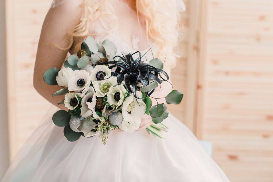 Для самых романтичных невест: свадебный букет из ранункулюсов – идеи составления с фото