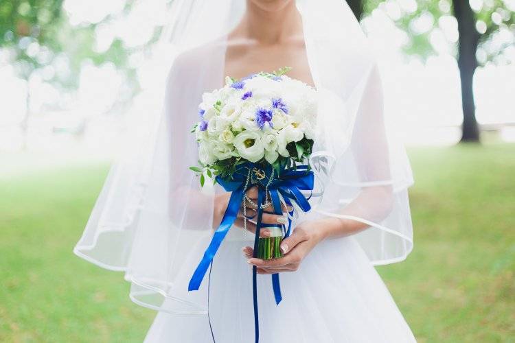 Синее свадебное платье, плюсы и минусы, разнообразие моделей