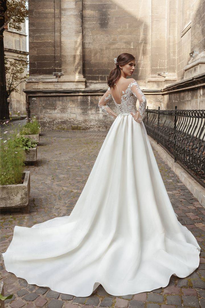 Атласное свадебное платье: актуальные фасоны и тонкости выбора