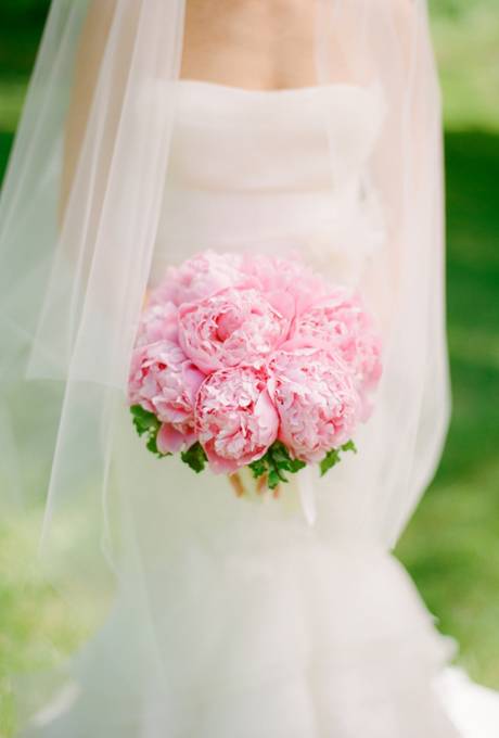 Были белее снега свадебные цветы: создаем очаровательный белый букет невесты по фото
