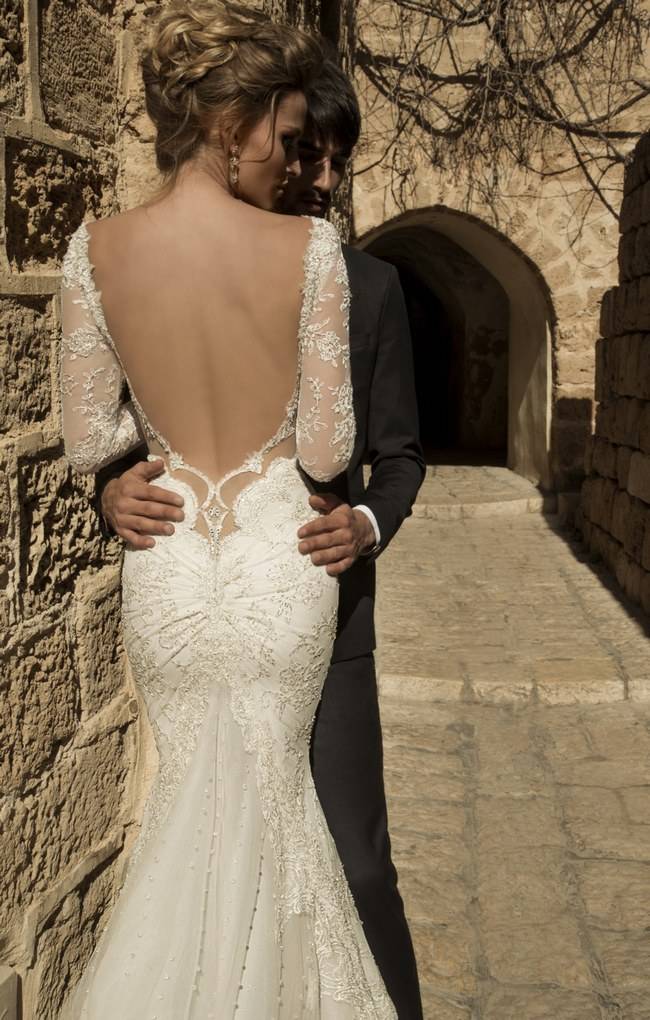Изысканные свадебные платья с открытой спиной – выбор лучших моделей сезона