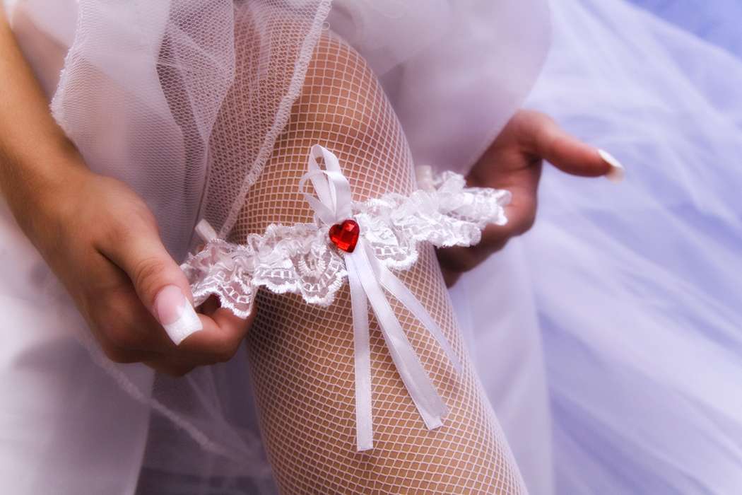 Подвязка невесты - как появился этот свадебный обряд