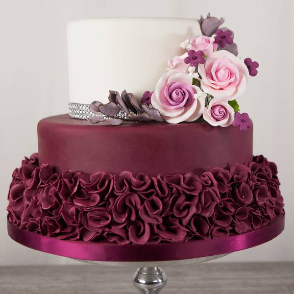 Свадебный торт в бордовом цвете: стили и формы