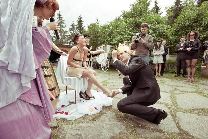 «Караул! Воры!» или выкуп туфли невесты на свадьбе: сценарий с конкурсами
