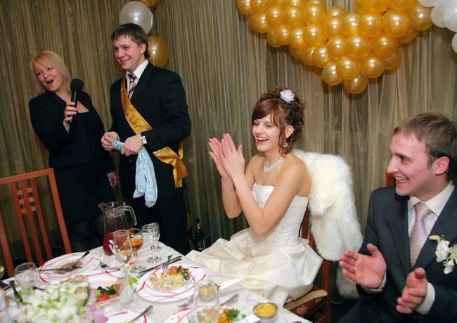 Прикольные конкурсы на свадьбу за столом — смех и веселье для гостей