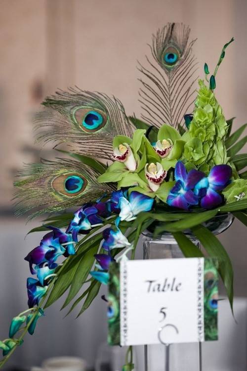 Кусочек рая в руках невесты – букет с павлиньими перьями на свадьбу: фото примеров