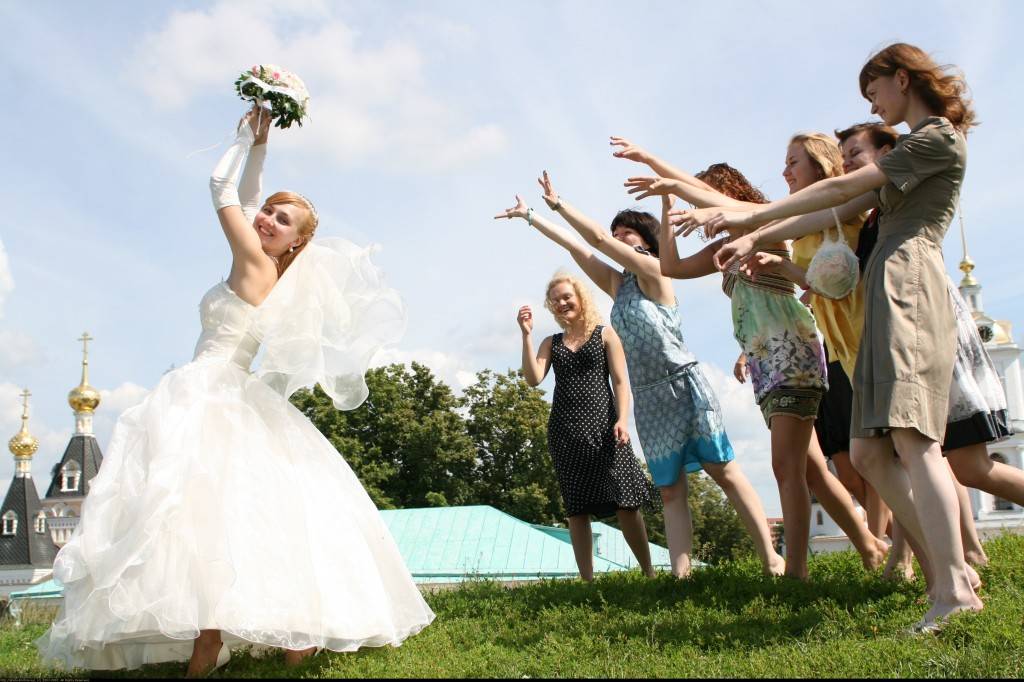 Букеты невесты: приметы про бросание и другие традиции