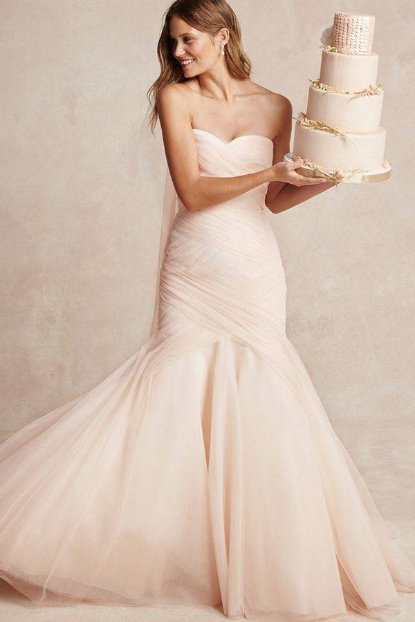 Фиолетовое свадебное платье: выбор фасона и аксессуаров