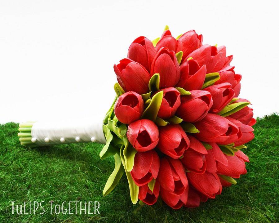 Красивый и изысканный свадебный букет из тюльпанов: советы по составлению своими руками с фото