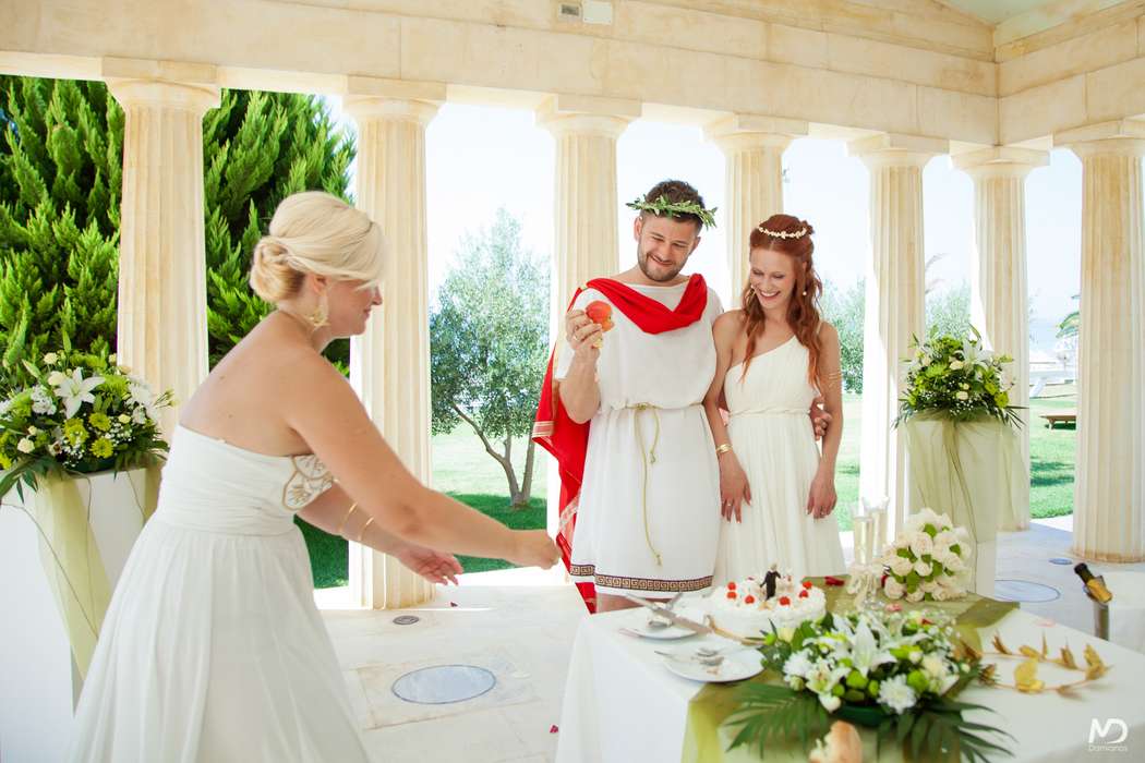 Прическа невесты в греческом стиле — за и против