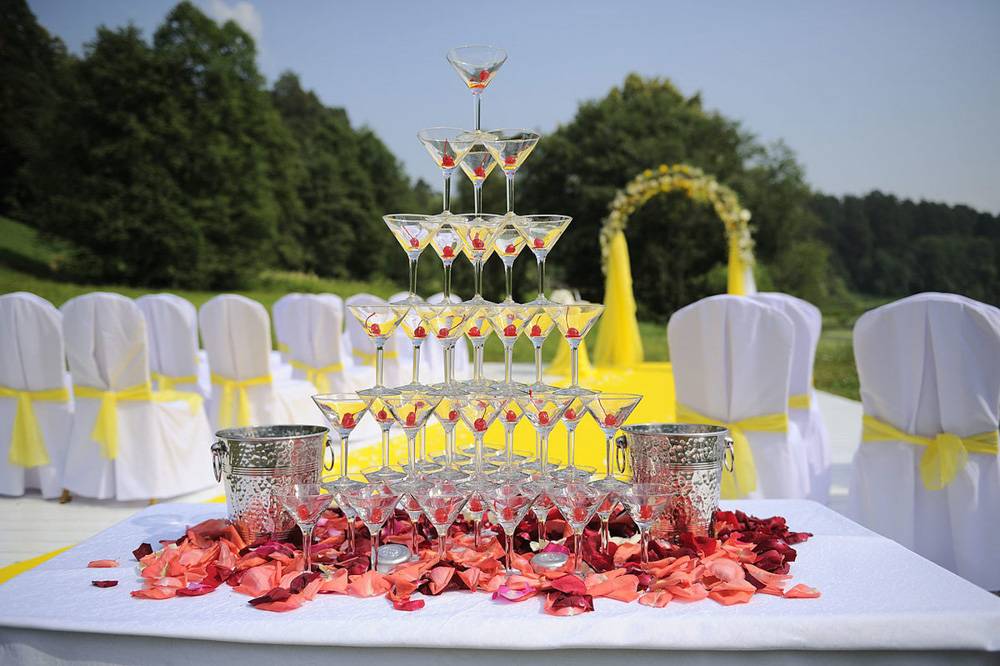 Фуршетный стол на свадьбу дома у невесты или у жениха вместо банкета