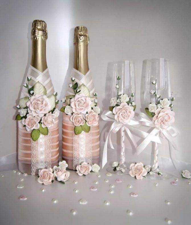 Как красиво украсить свадебную коробку для денег, бутылку шампанского, бокалы, свечи, арку, корзину для свадьбы самостоятельно своими руками: идеи, фото