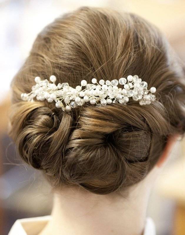 Гребень для волос: прически с гребешком для коротких, средних и длинных, как пользоваться заколкой, как закрепить свадебный