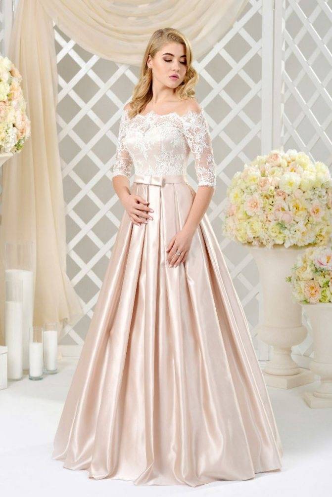 Пудровое свадебное платье: букет, макияж, аксессуары под платье