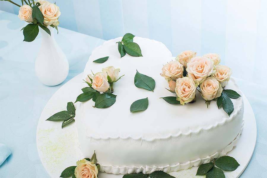 Одноярусные свадебные торты: плюсы, минусы, виды