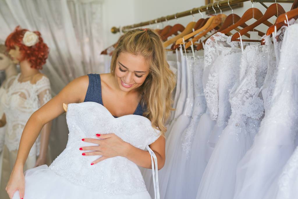 Приметы про свадебное платье — как правильно идти под венец