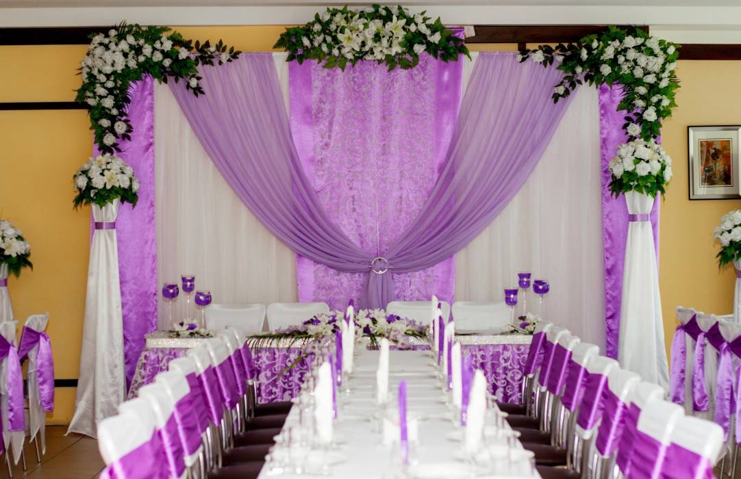 Свадьба в сиреневом цвете – оформление зала и стола