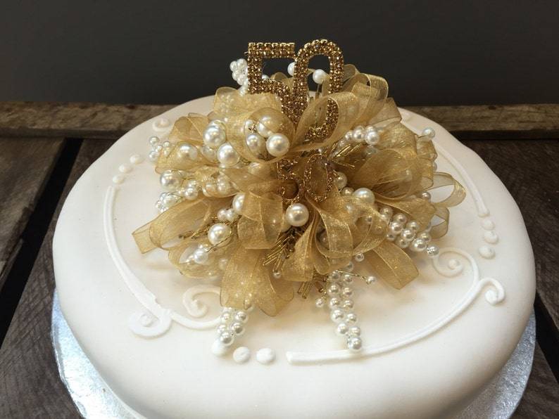Красивые одноярусные свадебные торты: декор и примеры оформления. живые цветы или цветы из мастики?