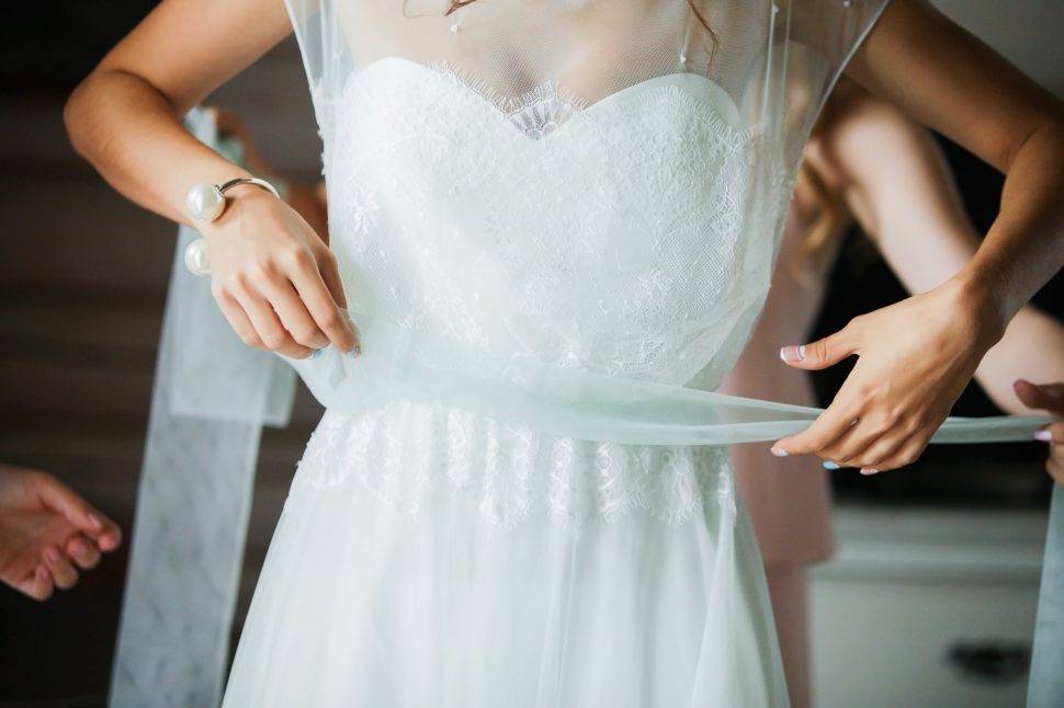 Чем и как правильно постирать свадебное платье в домашних условиях – инструкция